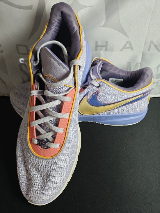 NIKE Men\'s Size 18 Lebron 20 Violet Frost Basketball Shoes Gold Sneaker New main image 12